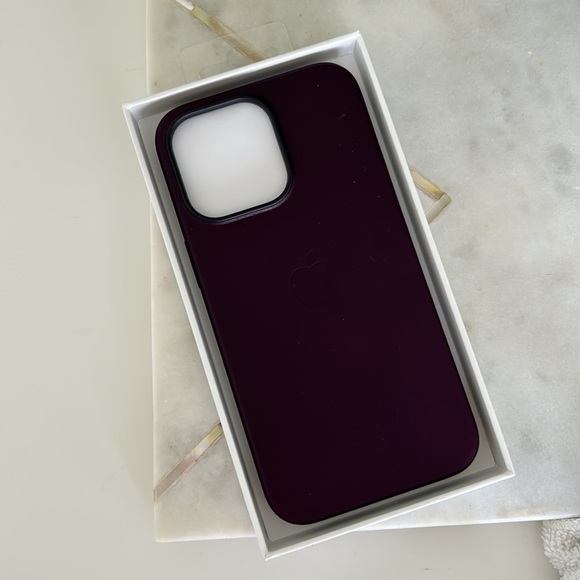 Apple IPhone 13 Leather Case - Picture 3 of 6